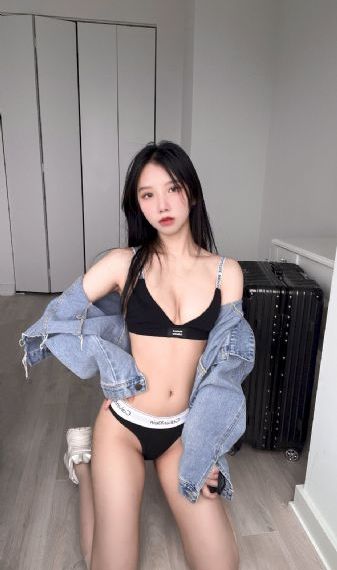 玩4p被3个男子伺候