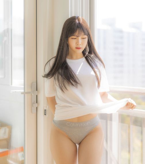 独自在夜晚的海边