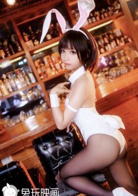 男子被扇耳光后连续击打女子头部