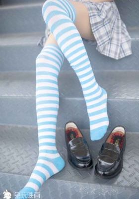 美女被挠痒痒