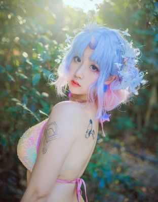 笼中女