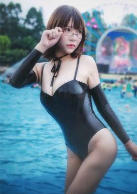 动漫打扑克