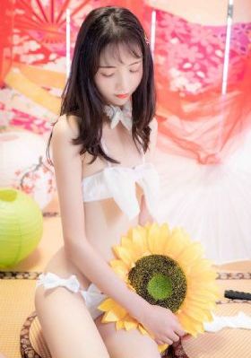 商务旅行之戴帽子的女老板